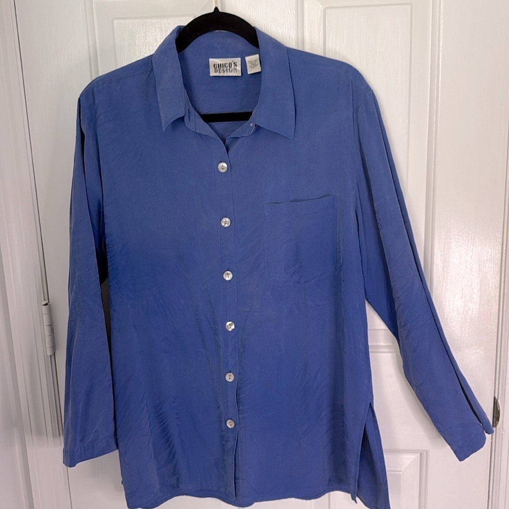 Chico’s Design 100% women’s silk button down blouse with slitted sides